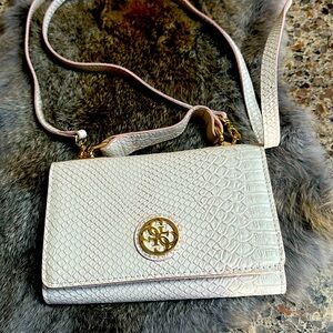 NWOT Guess crossbody wallet purse designer alligator phone gift casual going out